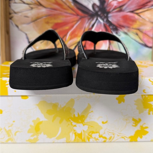 Women's Black and Silver yellow box - Picture 4 of 7